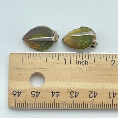 WHITING & DAVIS Clip On Earrings Womens Green Gold Tone Leaf .75in Vintage
