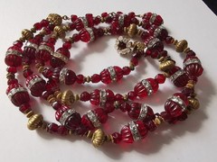 MIRIAM HASKELL 40′ HORSESHOE 2-PC BLOOD RED CÔTELÉ & NUGGET BEAD ICE R/S ACCENTS