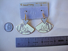 VINTAGE SAMUEL HUANG DESIGNER CLOISONNE ART NOUVEAU IRIS GRAY CREAM EARRINGS