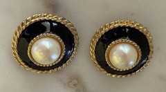 Vintage 80s Pearl Black Gold Tone Rope Earrings Runway Statement Designer Style