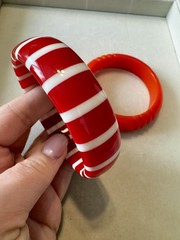Lot 2 Vtg Lucite Plastic Bangle Bracelets Red White Stripe Carved Orange Stack
