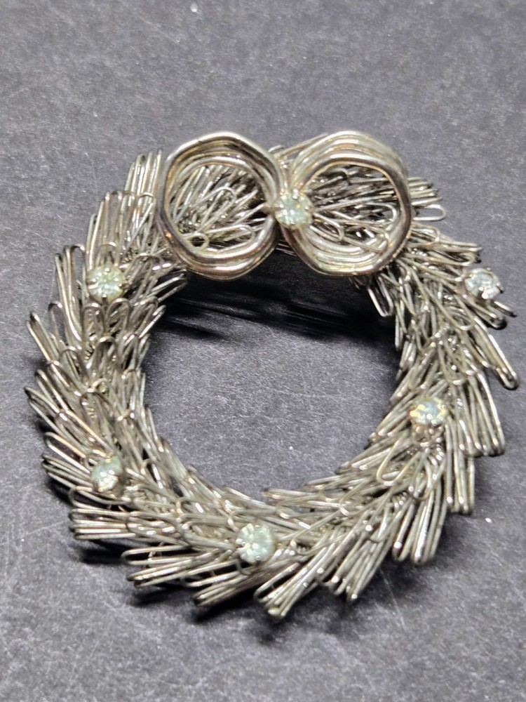 Vintage Silver Tone Wire Wreath Christmas Brooch Rhinestone Holiday Pin 1970s