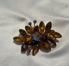 Vintage Juliana Borealis Gold Glass Cluster Flower Brooch Pin by Juliana D & E