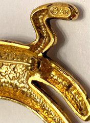 Vintage Anne Klein Gold Tone/Black 2.5″ Striped Happy Relaxing Cat Brooch/Pin