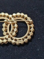 Vintage Crown Trifari Brooch With Interlocking Goldtone Leafy Wreaths And…