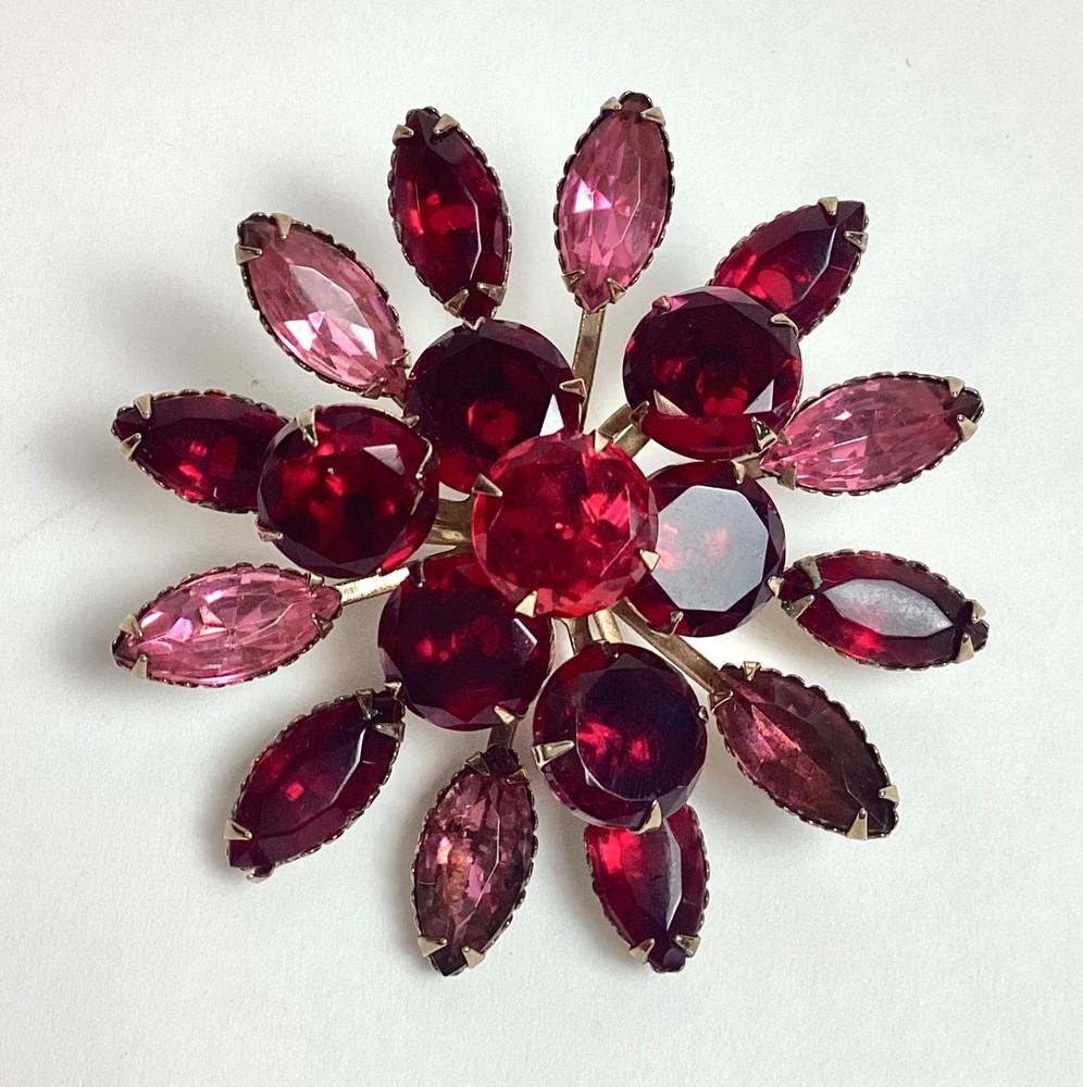 Vintage Gold-Tone Red & Pink Rhinestone Starburst Prong Brooch 2.25″ Diameter
