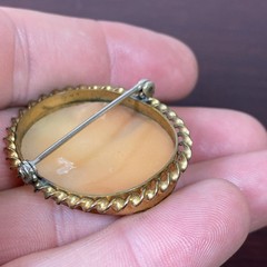 Vtg Carved Shell Cameo Brooch Twisted Rope Ribbon Rim Edge GF 1.50”x1.25” NICE!