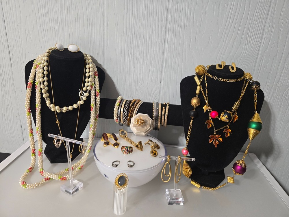 Versatile WoW Nice Mixed metal materials jewelry lot some signed