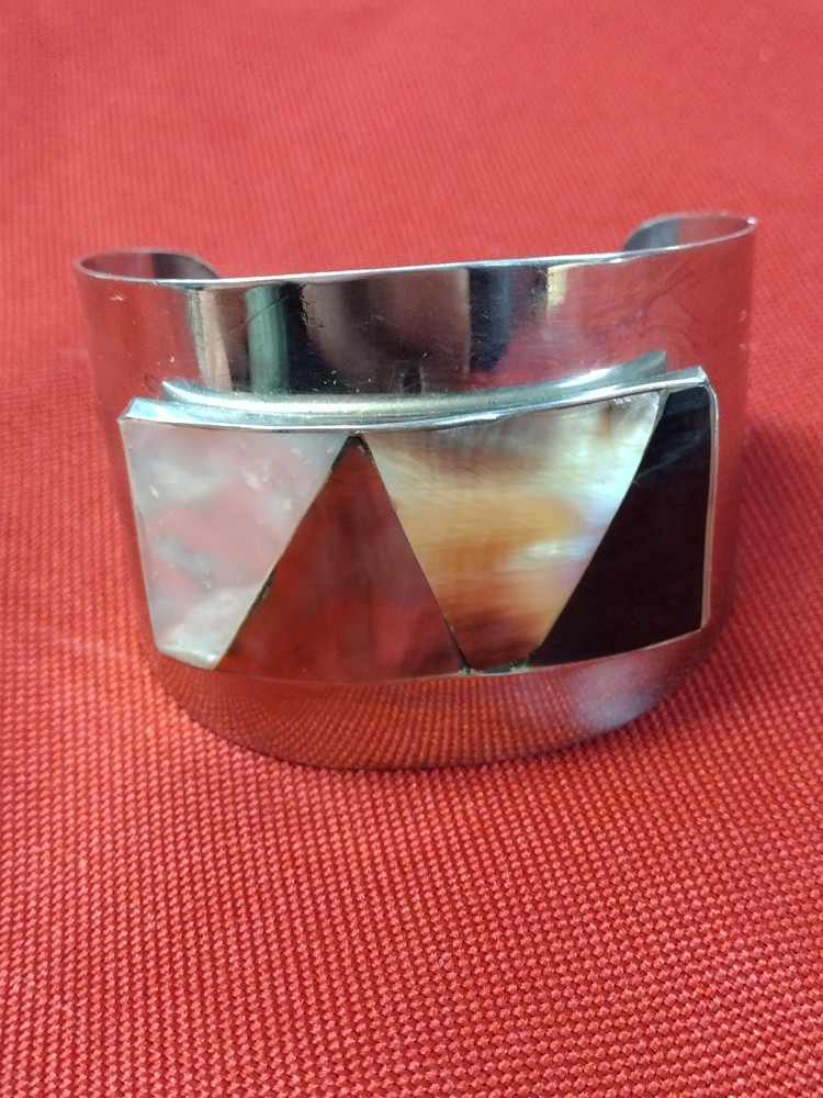 Vintage 1970s Silver Toned Metal Cuff bracelet with Onyx and Shell Inlay