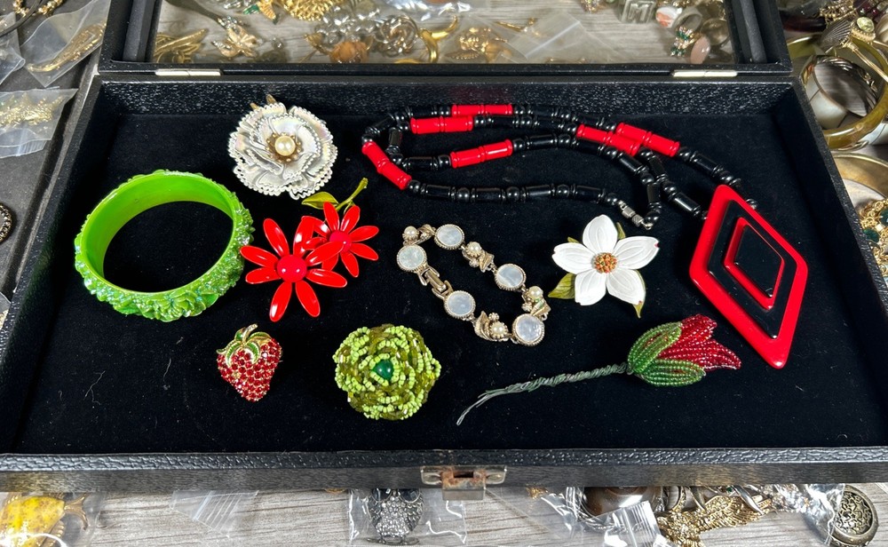 Vintage Rhinestone Flowers Plastic Jewelry Lot Of 9 Gorgeous Pieces