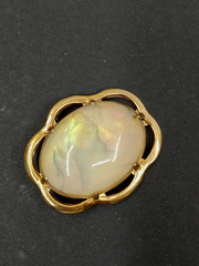 Mother Of Pearl Oval Brooch Gold Tone Bezel 1 1/8″ x 1 1/2″ Vintage MOP