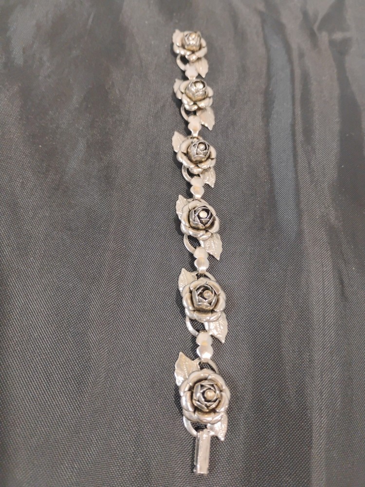 Vintage Silver Toned Link Bracelet with 6 3D Roses And Crystals 7 1/2″ Inches