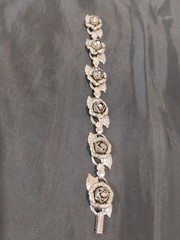 Vintage Silver Toned Link Bracelet with 6 3D Roses And Crystals 7 1/2″ Inches