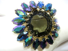 STUNNING VINTAGE IRIDESCENT PEACOCK BLUE/GREEN RHINESTONE BROOCH
