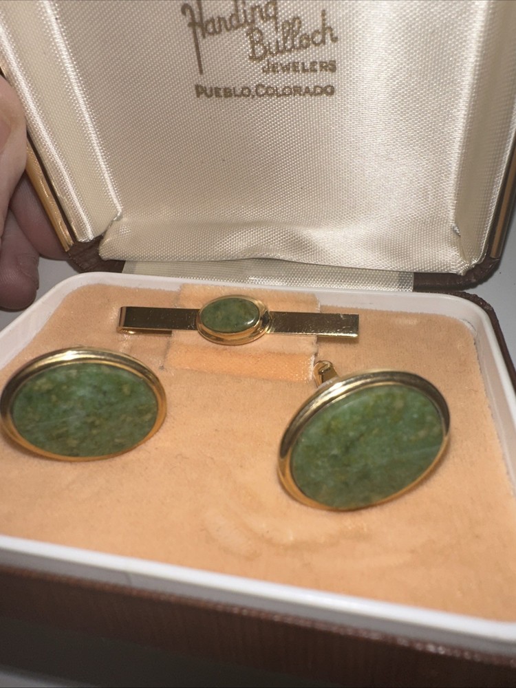 VINTAGE MARKED D.B.1/20 14K GF WITH OVAL JADE STONE CUFFLINKS & TIE BAR SET