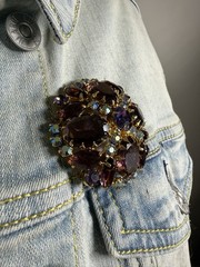 Juliana D&E Book Piece Brooch Pin Shades Of Purple AB Rhinestone 2″ Ref #550 VTG