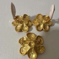 Gold Tone Flower Jewelry Set w/ Clear Round Rhinestones, Earrings & Brooch Pin