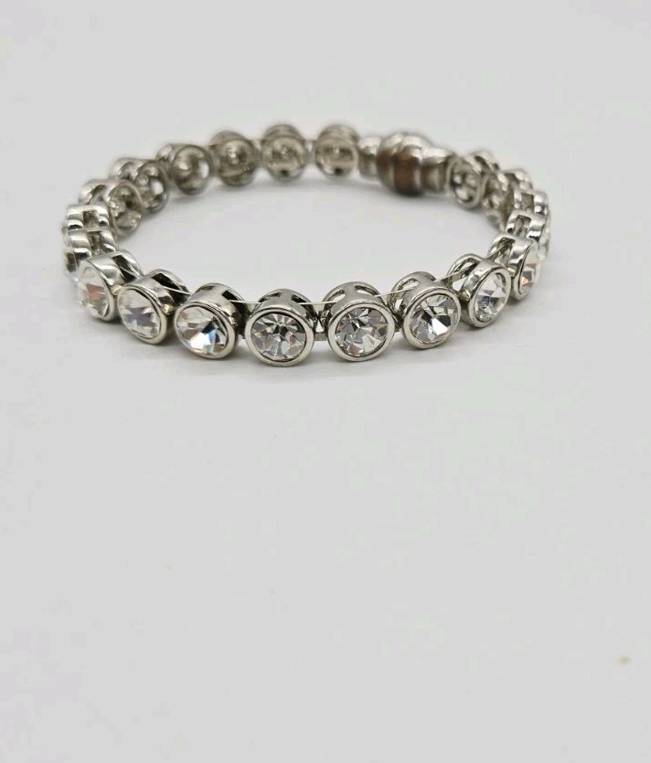 Carolee Tennis Bracelet White Round Crystal Silver tone Magnetic Signed 8.5 in