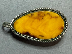 NATURAL OLD ANTIQUE YELLOW BUTTERSCOTCH BALTIC AMBER PENDANT 8,0 gr