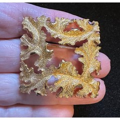 Vintage Trifari Gold Tone Coral Pin