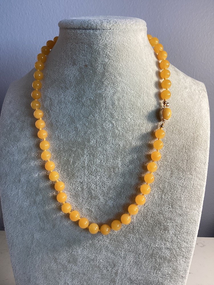 VINTAGE INCREDABLE HAND KNOTTED AMBER GLASS BEAD NECKLACE MUST SEE NO RESERVE