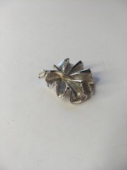 Sarah Coventry Silver Tone Rolling Leaf Pin Brooch Vintage Glam Nature