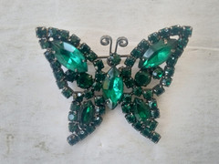 Vintage Forest Green Butterfly Brooch Navette Rhinestones Pin 2″ Unsigned Weiss?