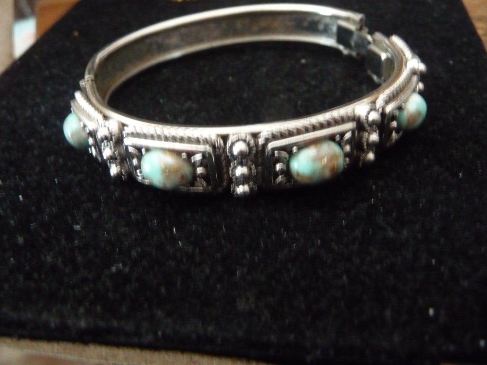 VTG SHP SILVER TONE HINGED TEXTURED ETCH W FAUX TURQUOISE STONES BRACELET #11/14