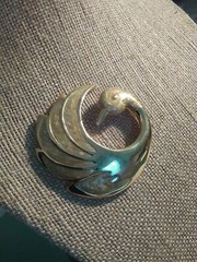 Vintage Gold Tone Creamy Beige Swirl Enamel Swan Brooch. M3019