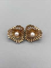 Vintage Signed Kramer Faux Pearl Gold Tone Clip-on Earrings GIFT .75″