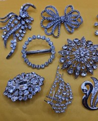 ~VINTAGE LOT OF 10 RHINESTONE JEWELRY PIN / BROOCH AUSTRIA DECO MCM 1950s ETC.~
