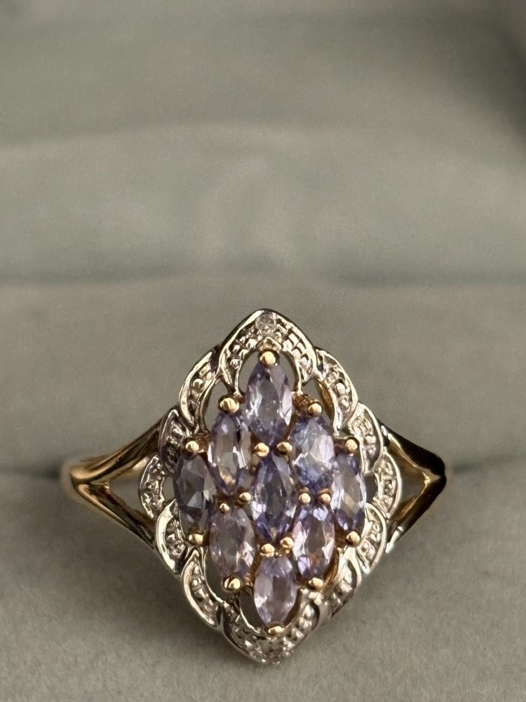 LADIES VINTAGE 10k GOLD MARQUISE CUT TANZANITE DIAMOND RING. SIZE 6.25