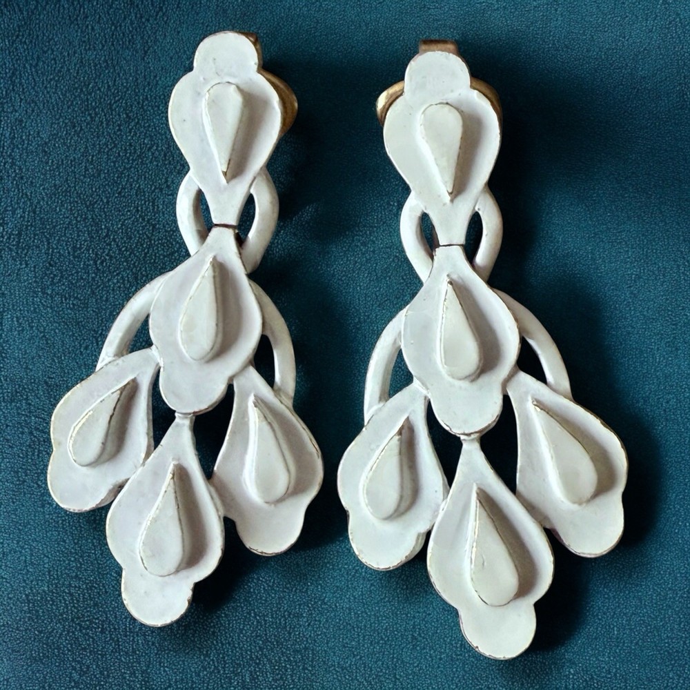 Trifari White Enamel Dangle Earrings Clip On 1960s Teardrop Mod Vintage