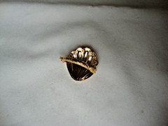 VTG 1970s SCALLOPED SEASHELL GOLD TONE HINGED W/ SAFETY CATCH DRESS/SCARF CLIP