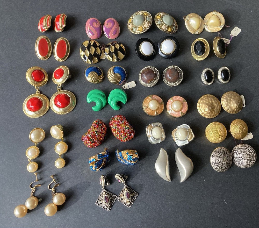 VTG Clip On Earrings Lot Of 24 Gold Silver Tone Mix Materials Multi Color 60-80s