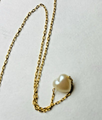 1986 Avon Necklace Loving Heart Simulated Emerald Peal Pendant orig box 13.5″