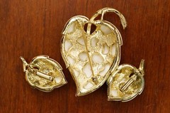 Vintage Costume Jewelry Sarah Coventry White Velvet Brooch Pin Clip Earrings Set