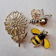 Vintage Bee & Daisy Brooch Lot 8pc JJ AJC Rhinestone Enamel Figural Gold