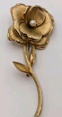 VINTAGE Brooch FRANCOIS (Coro) Flower Rose Pin Gold Tone Pearl 4in.