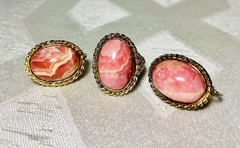 Vintage Marvella Pink Marble Cabachon Jewelry Set Ring & Clip On Earrings
