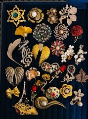 Lot of 30 Statement Floral Brooch Pins Assorted Style Rhinestone Jewelry