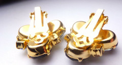 VTG 1950’S SMOKY GRAY AURORA BOREALIS RHINESTONE GOLD TONE CLIP ON EARRINGS