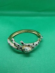 Vtg Two Tone Metal And Crystals, Gold Plated 6,5 Inner Circumference And An Oval