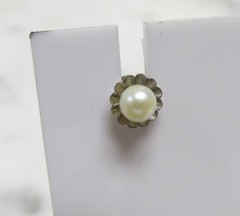 14K White Gold Pearl Earrings; 6mm diameter ~ 0.6g ~ 9-C747