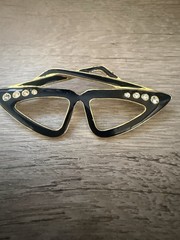 edge Vintage Trifari Black Gold Cat Eye Glasses Brooch Rhinestone Accent