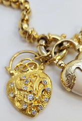 Vintage Joan Rivers Gold Tone Belcher Chain Heart Charm Necklace 32 in