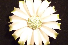 VINTAGE ENAMEL FLOWER BROOCH WHITE AND GREEN