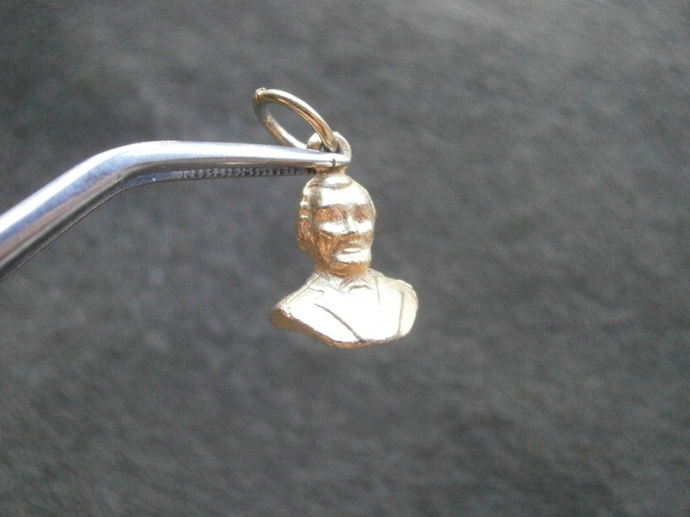 Abraham Lincoln Bust Vintage Solid Goldtone Bracelet Charm Pendant 3.1g