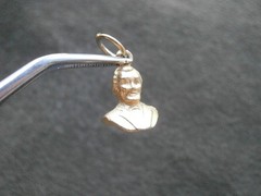 Abraham Lincoln Bust Vintage Solid Goldtone Bracelet Charm Pendant 3.1g