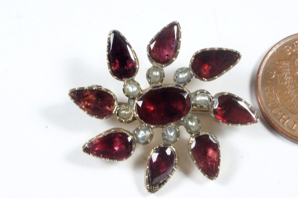 PRETTY ANTIQUE GEORGIAN ENGLISH 15K GOLD PEARL & GARNET PENDANT BROOCH c1820